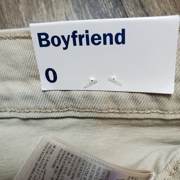 Old Navy Boyfriend Mid-Rise Denim Jean Distress Shorts Size 0 New With Tag - Picture 5 of 10